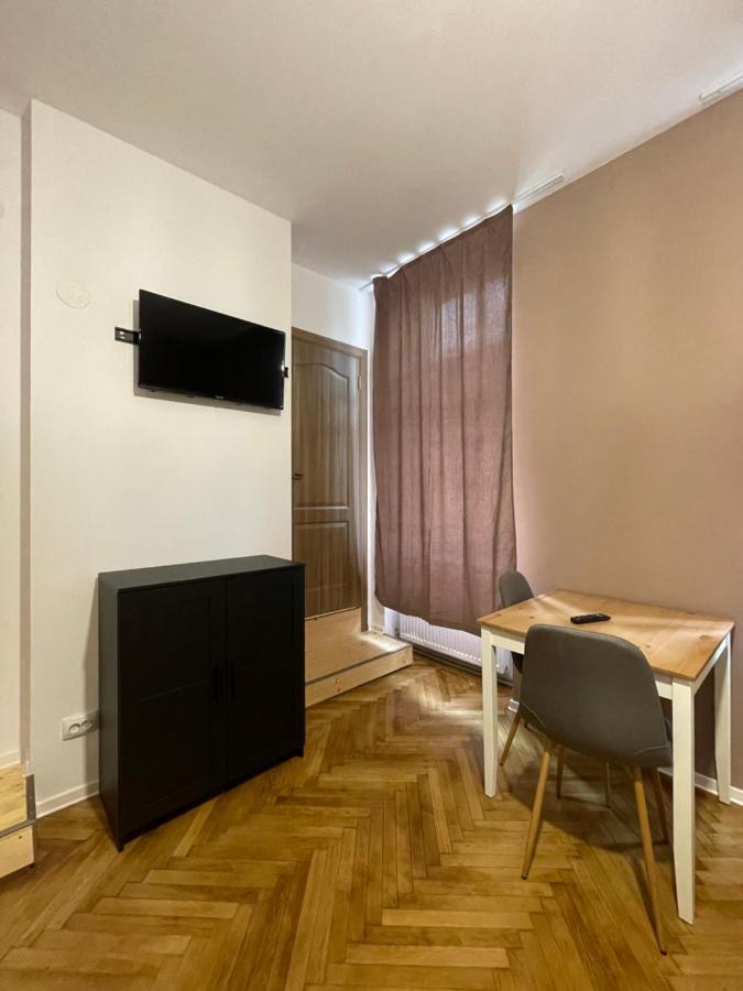 Schei Central Studios In The Heart Of Μπρασόβ Εξωτερικό φωτογραφία