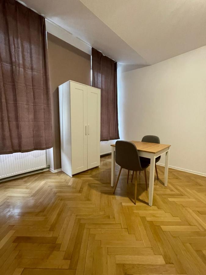 Schei Central Studios In The Heart Of Μπρασόβ Εξωτερικό φωτογραφία