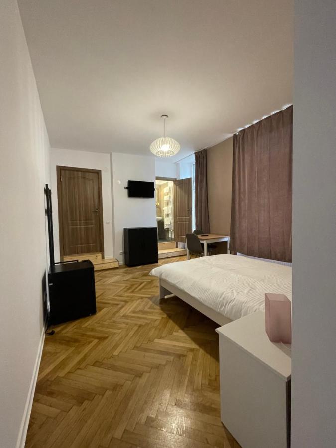 Schei Central Studios In The Heart Of Μπρασόβ Εξωτερικό φωτογραφία